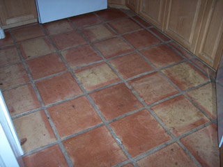 This Chandler Arizona kitchen was dull and faded, with its grout turning a brown-ish grey color